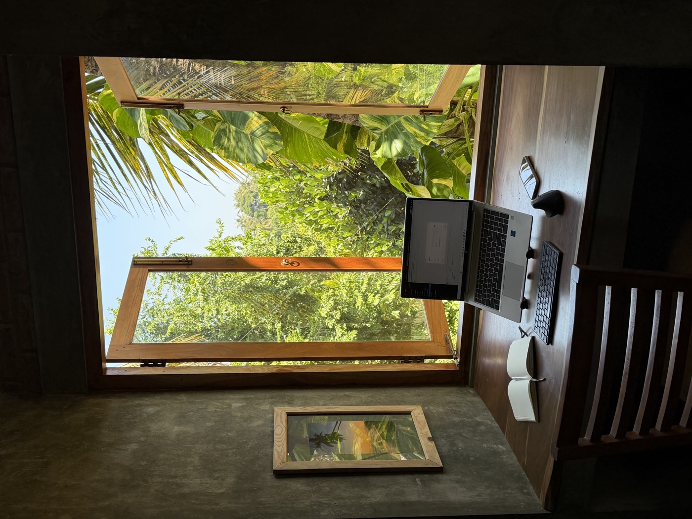 Desk with a view into the jungle